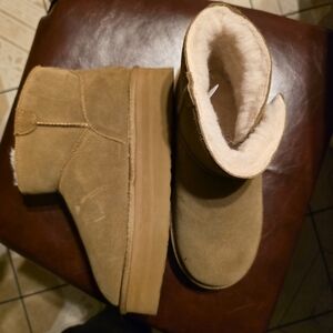 BearPaw Tan Suede Boots with Plush Lining